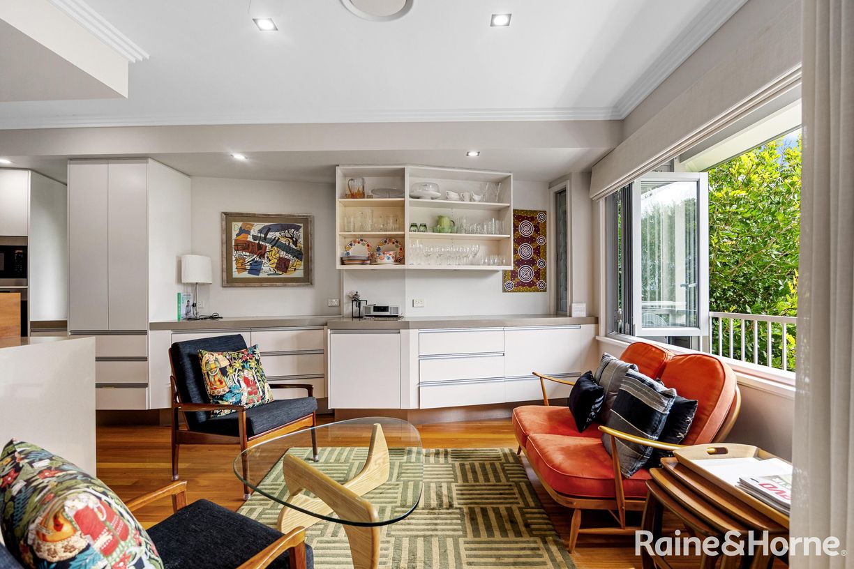 30 Harrington Crescent — photo 4 of 30