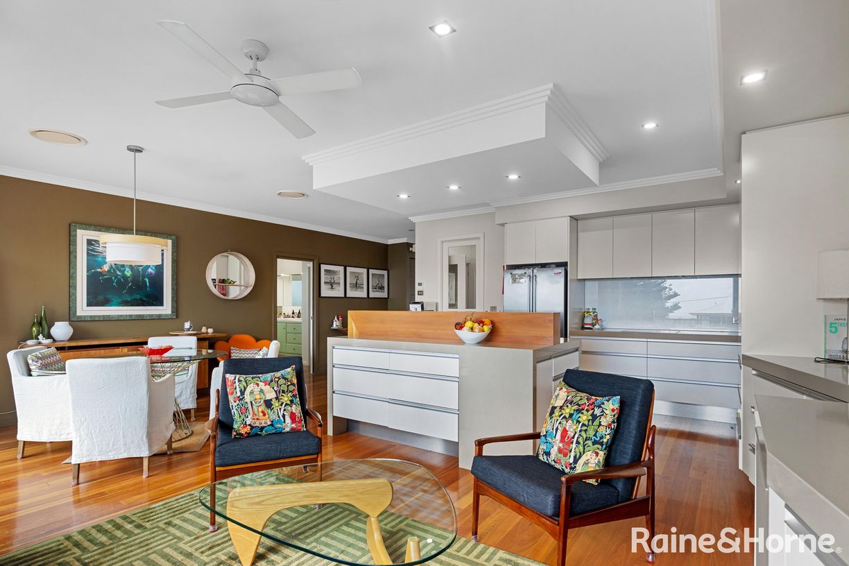 30 Harrington Crescent — photo 11 of 30