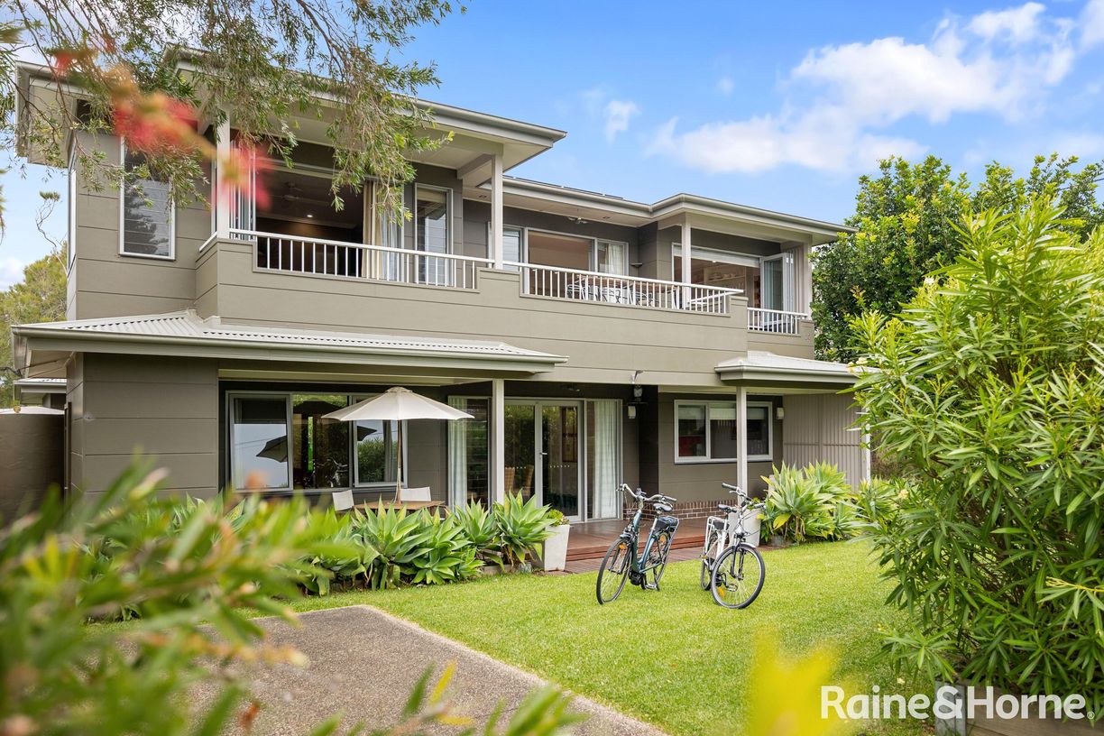 30 Harrington Crescent — photo from Raine & Horne Mollymook | Milton