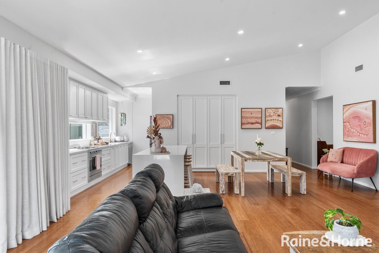 11 Brookwater Crescent — photo 3 of 28