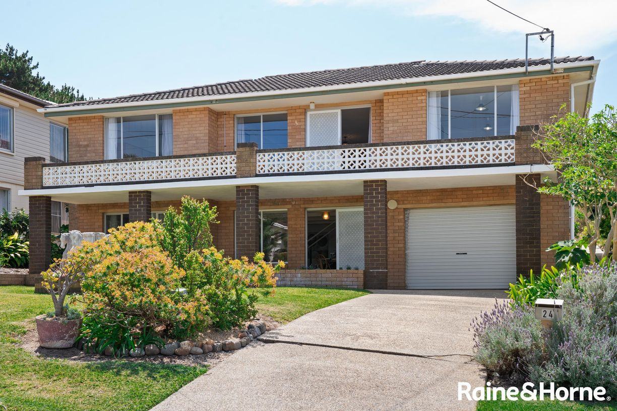 24 Rennies Beach Close — photo 11 of 28