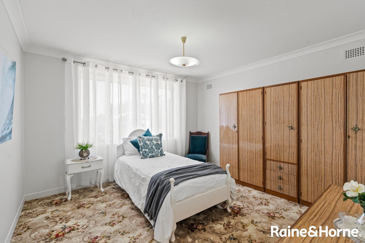 24 Rennies Beach Close — photo 20 of 28