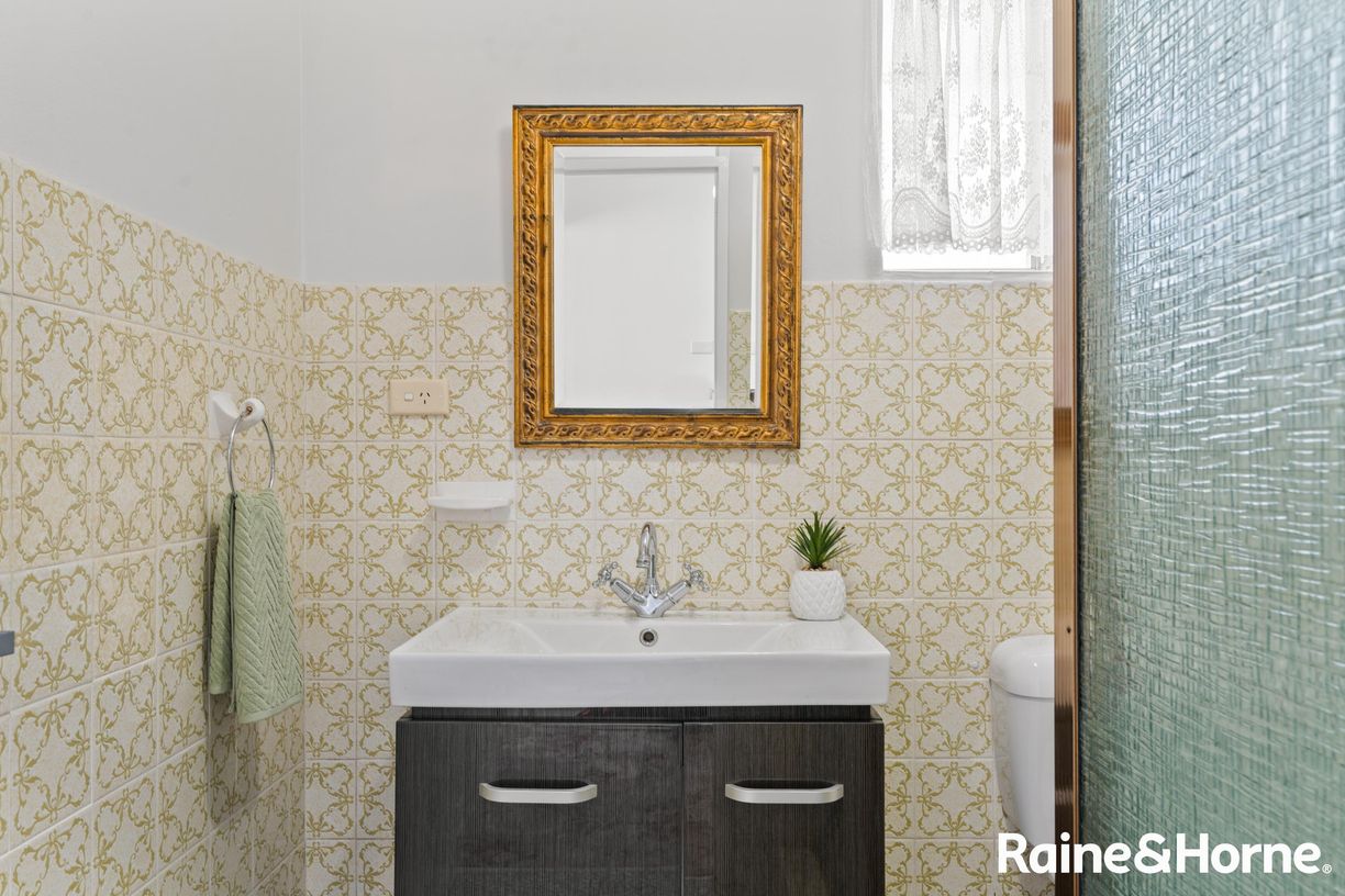 24 Rennies Beach Close — photo 19 of 28