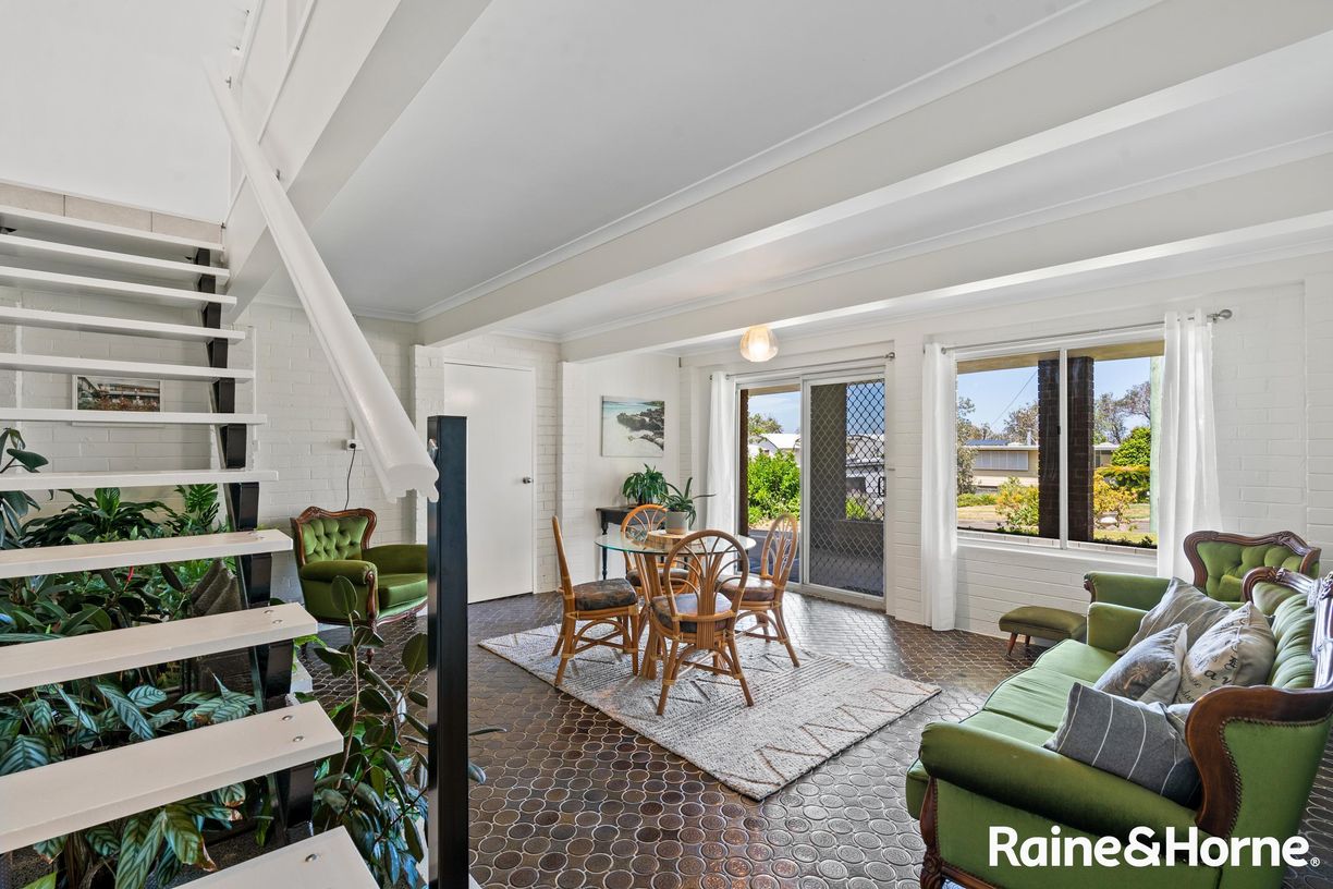24 Rennies Beach Close — photo 14 of 28