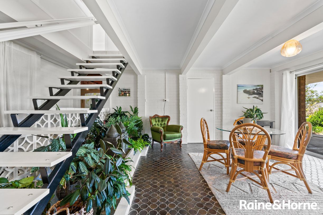 24 Rennies Beach Close — photo 15 of 28