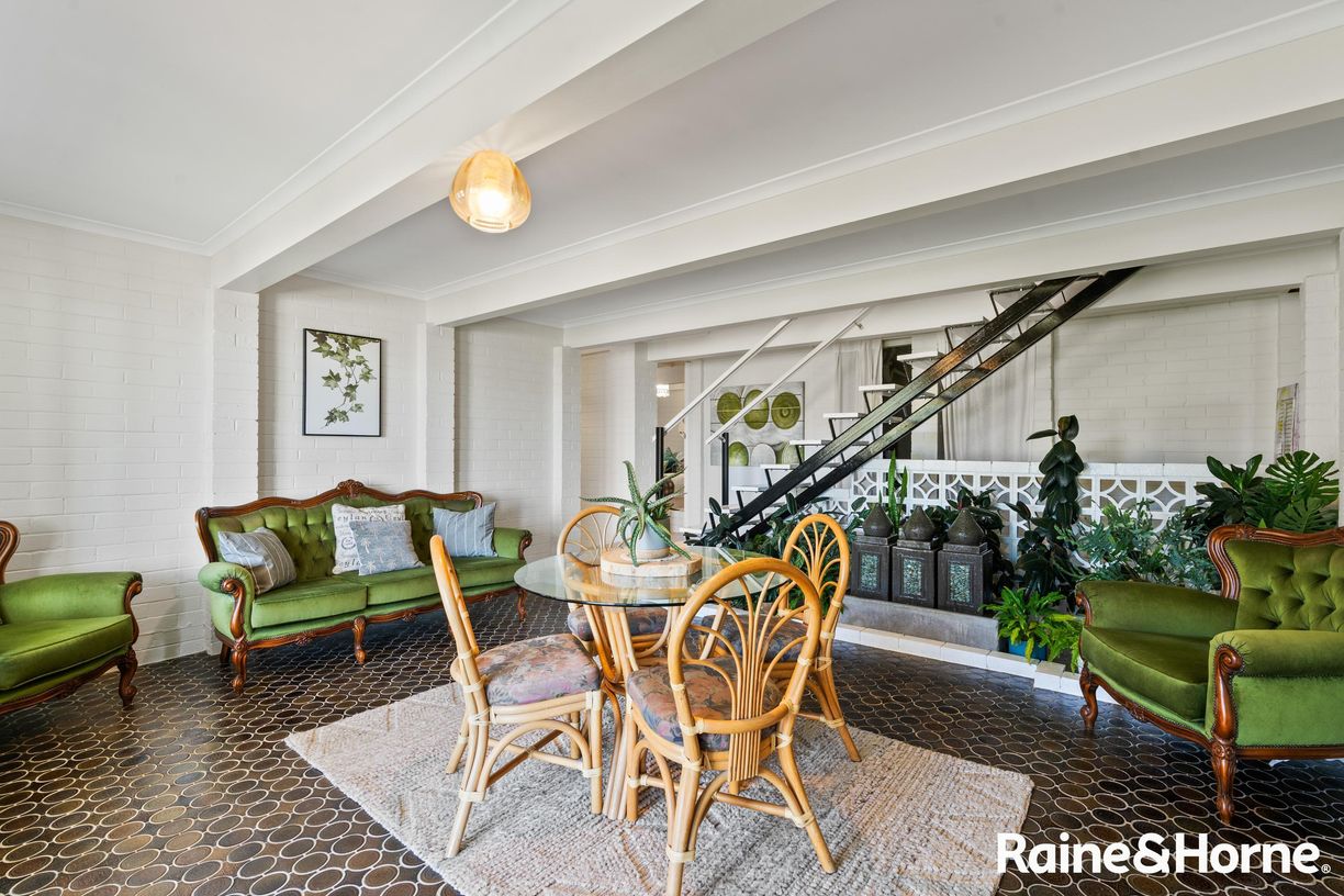 24 Rennies Beach Close — photo 10 of 28