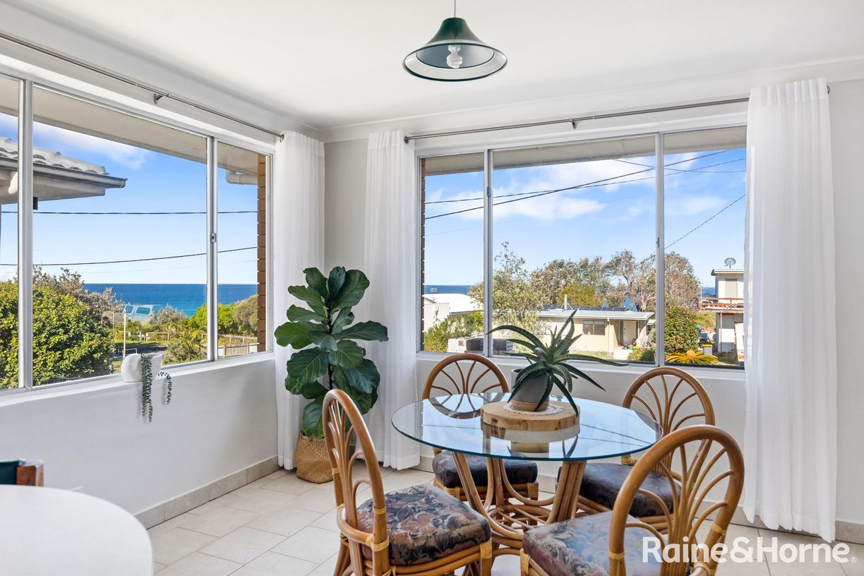 24 Rennies Beach Close — photo 7 of 28