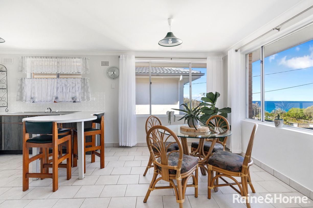24 Rennies Beach Close — photo 6 of 28
