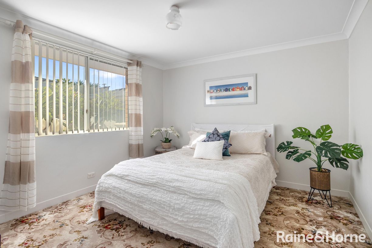 24 Rennies Beach Close — photo 16 of 28