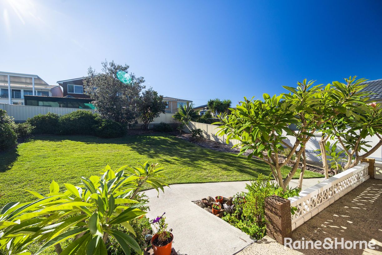 24 Rennies Beach Close — photo 22 of 28