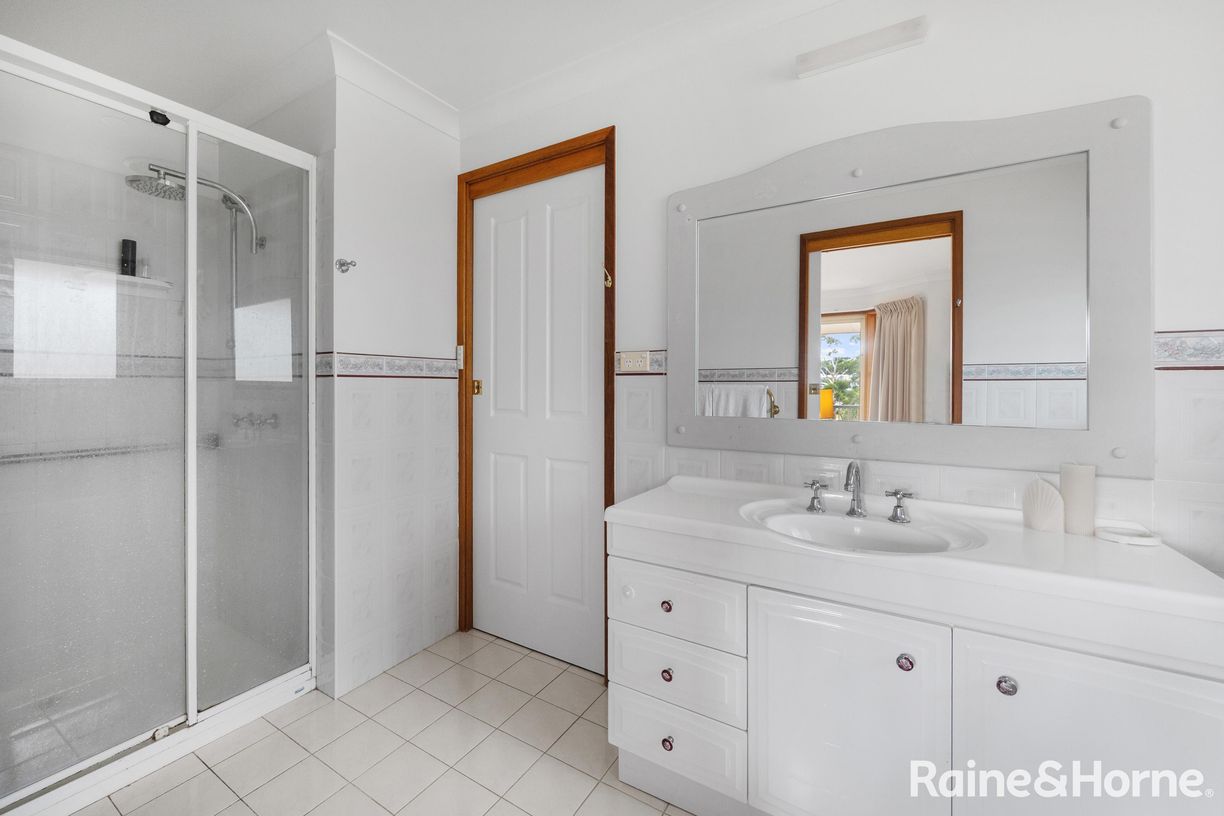 15 Capricorn Avenue — photo 11 of 24