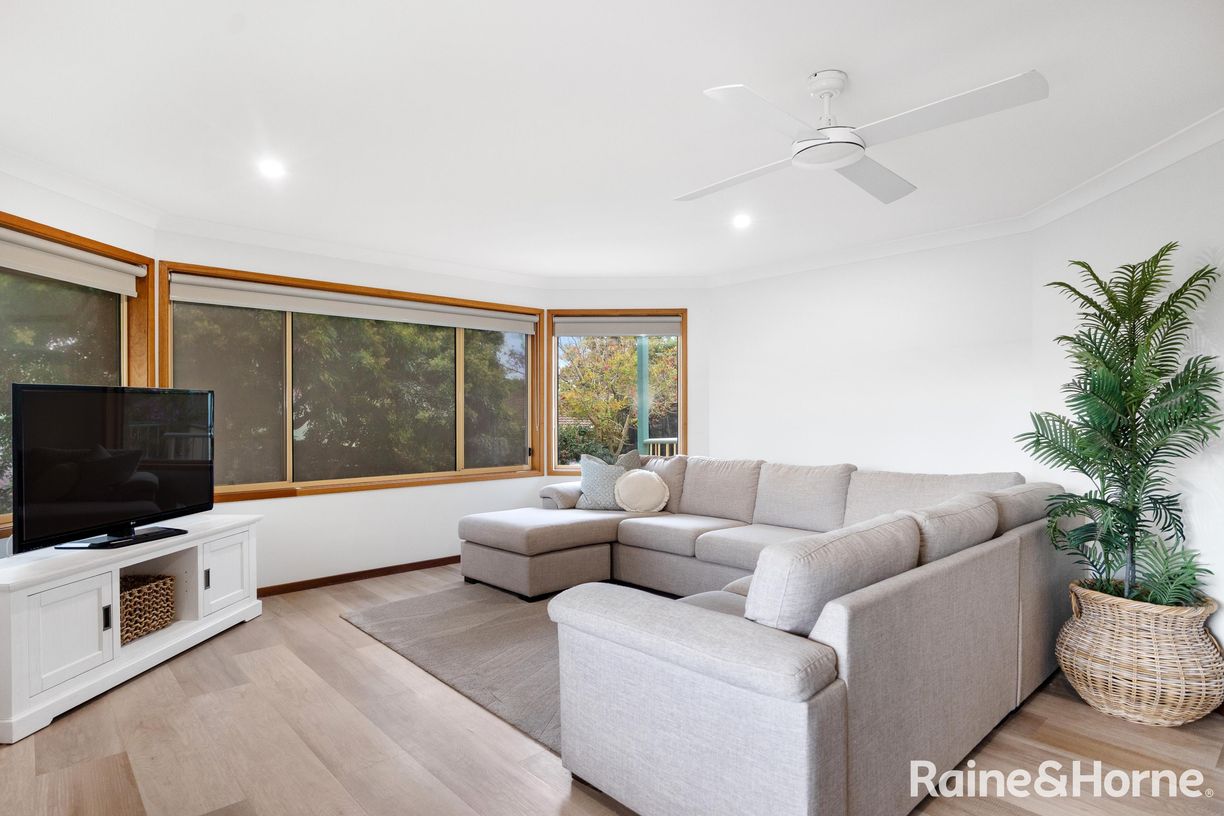 15 Capricorn Avenue — photo 3 of 24
