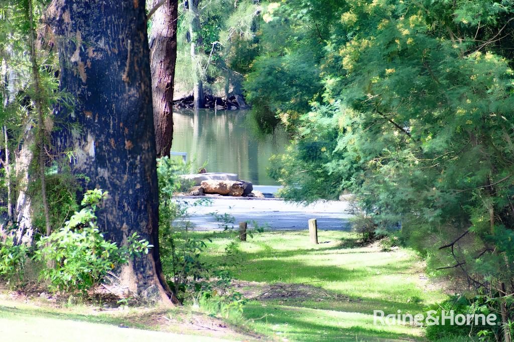 106 Anglers Parade — photo 2 of 18