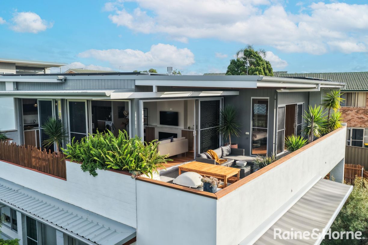 4/24 New Street — photo from Raine & Horne Mollymook | Milton