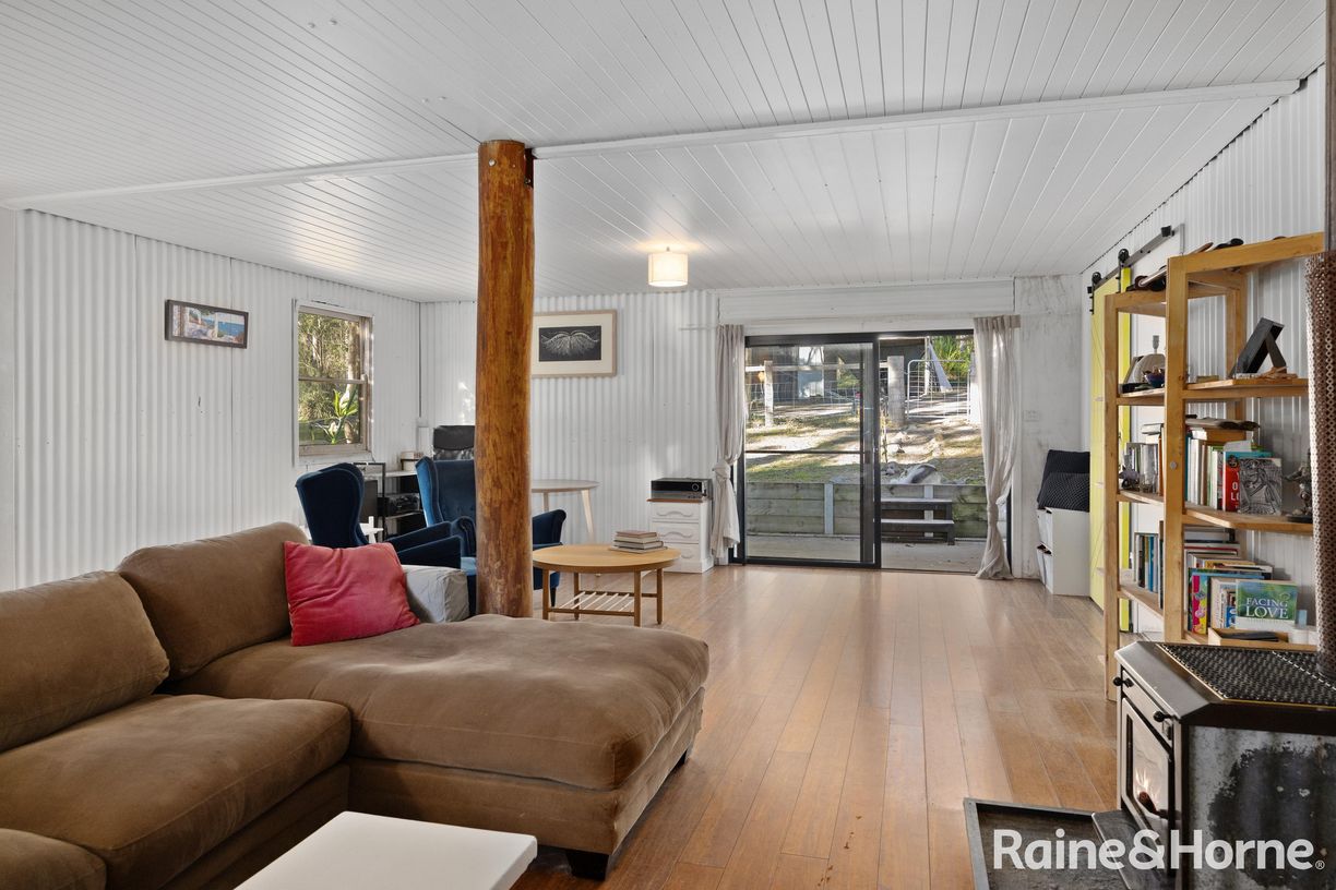 140C Narrawallee Creek Road — photo 5 of 27