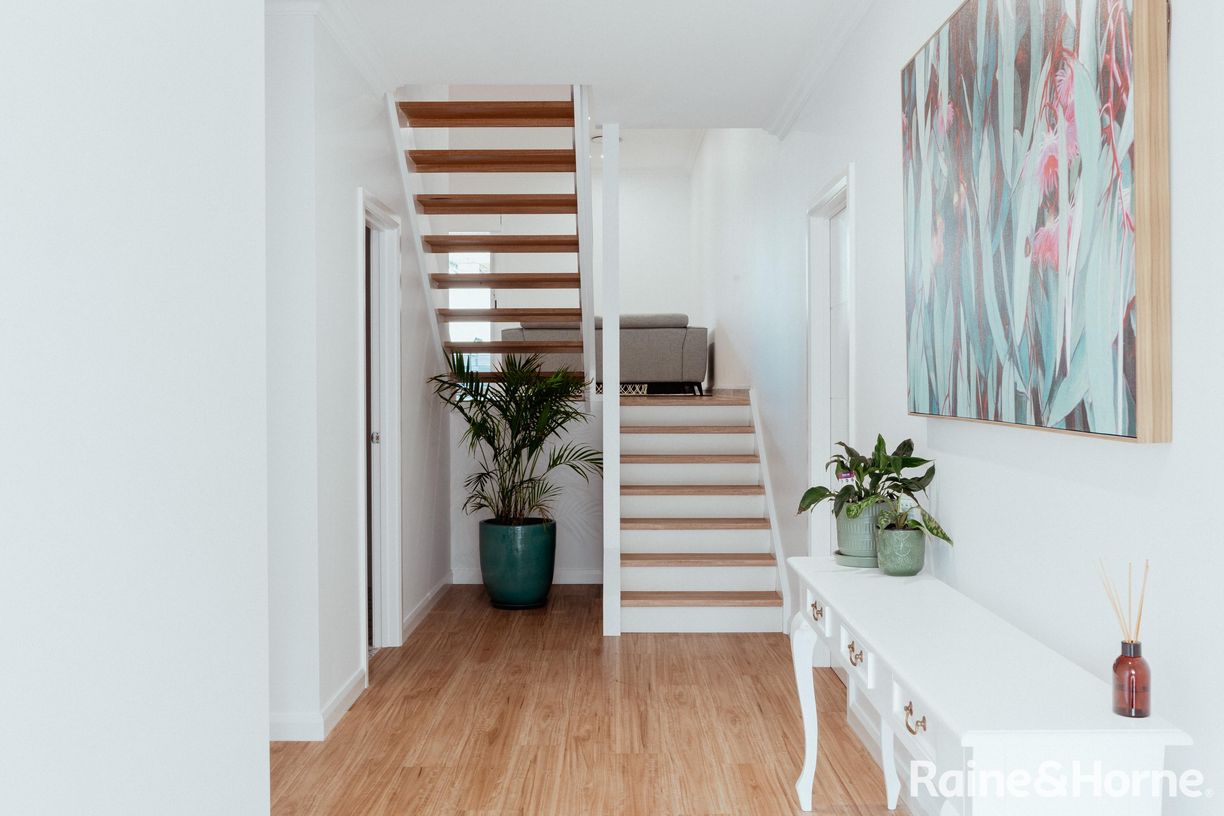 114 & 114A Seaspray Street — photo 17 of 26