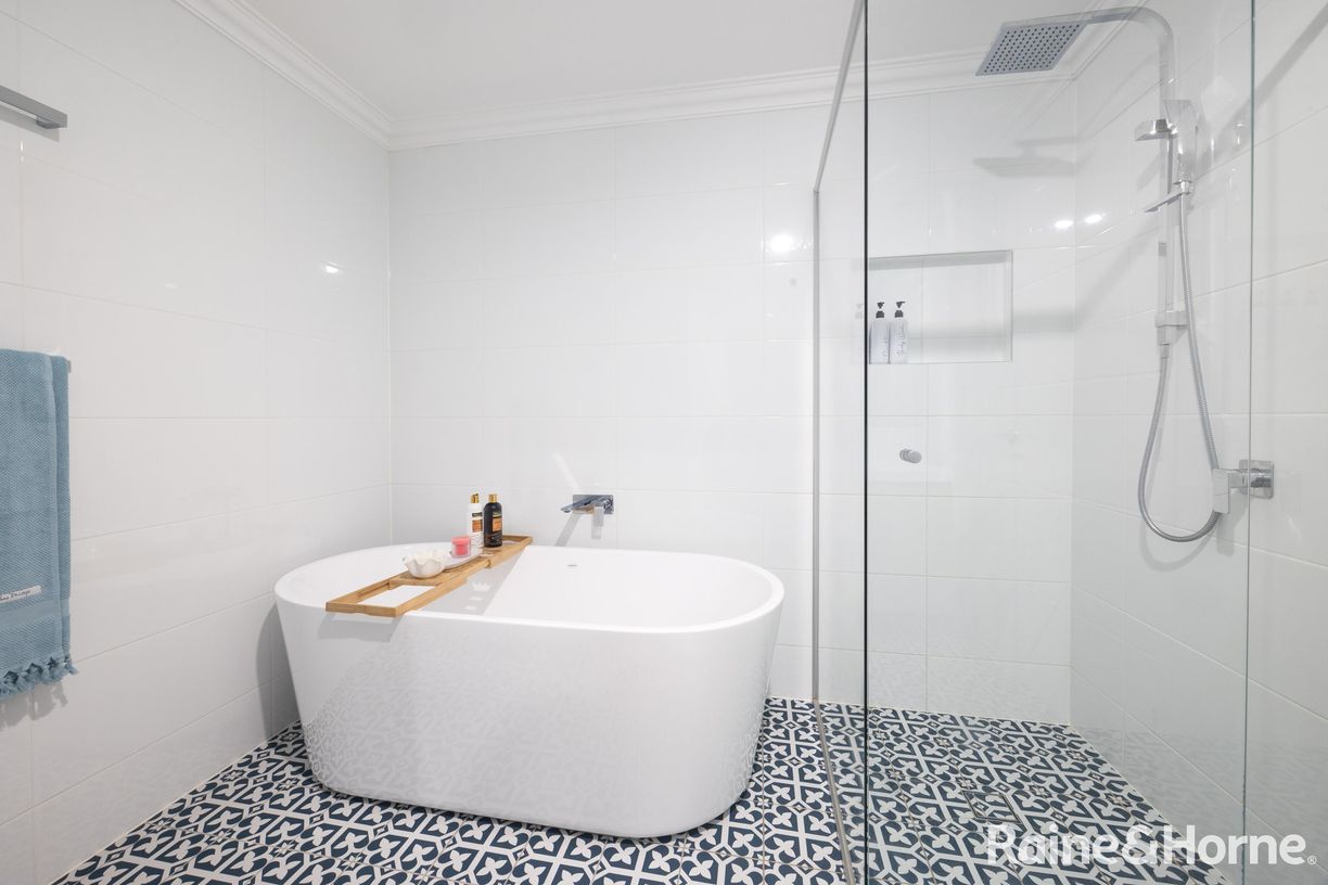 114 & 114A Seaspray Street — photo 16 of 26