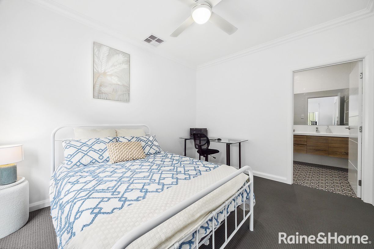 114 & 114A Seaspray Street — photo 18 of 26