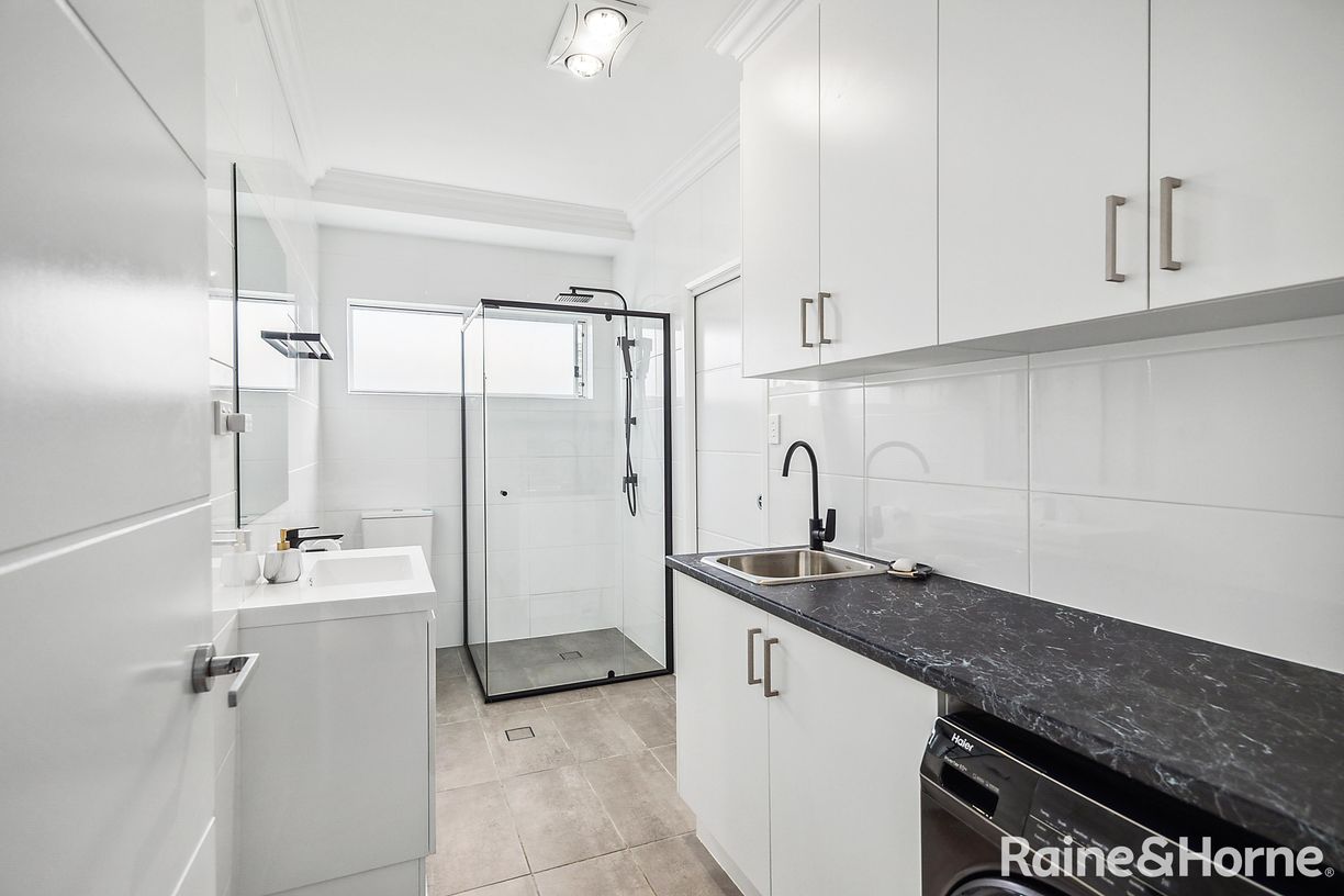 114 & 114A Seaspray Street — photo 21 of 26