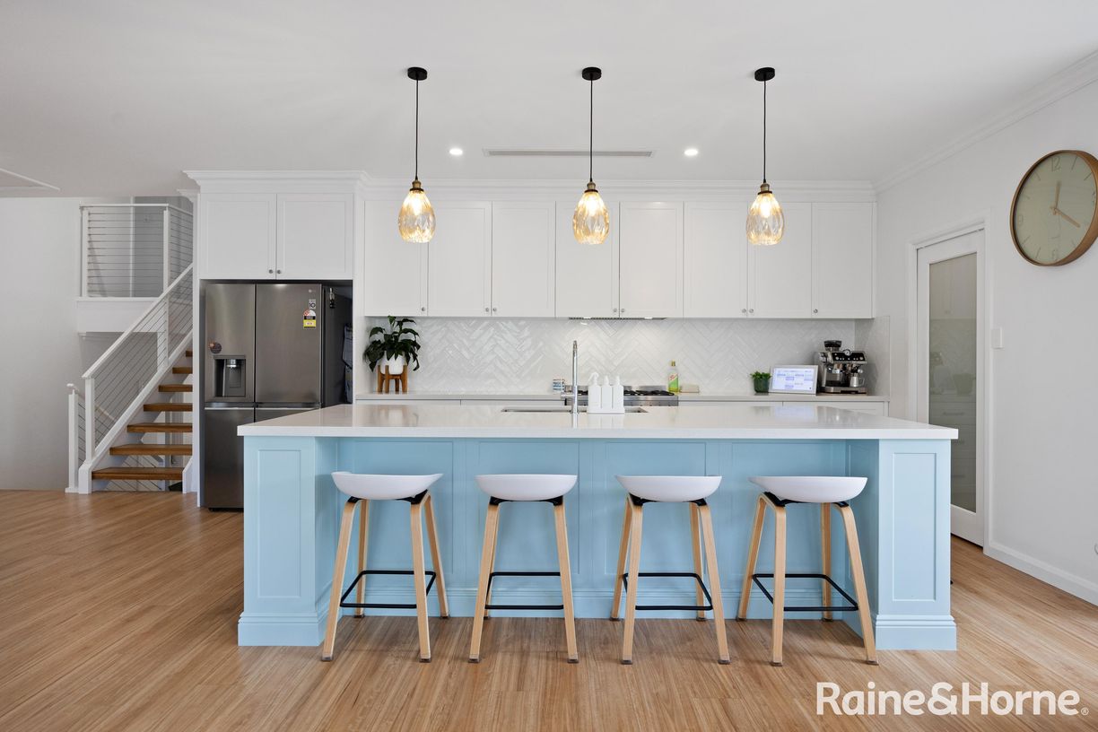 114 & 114A Seaspray Street — photo 3 of 26