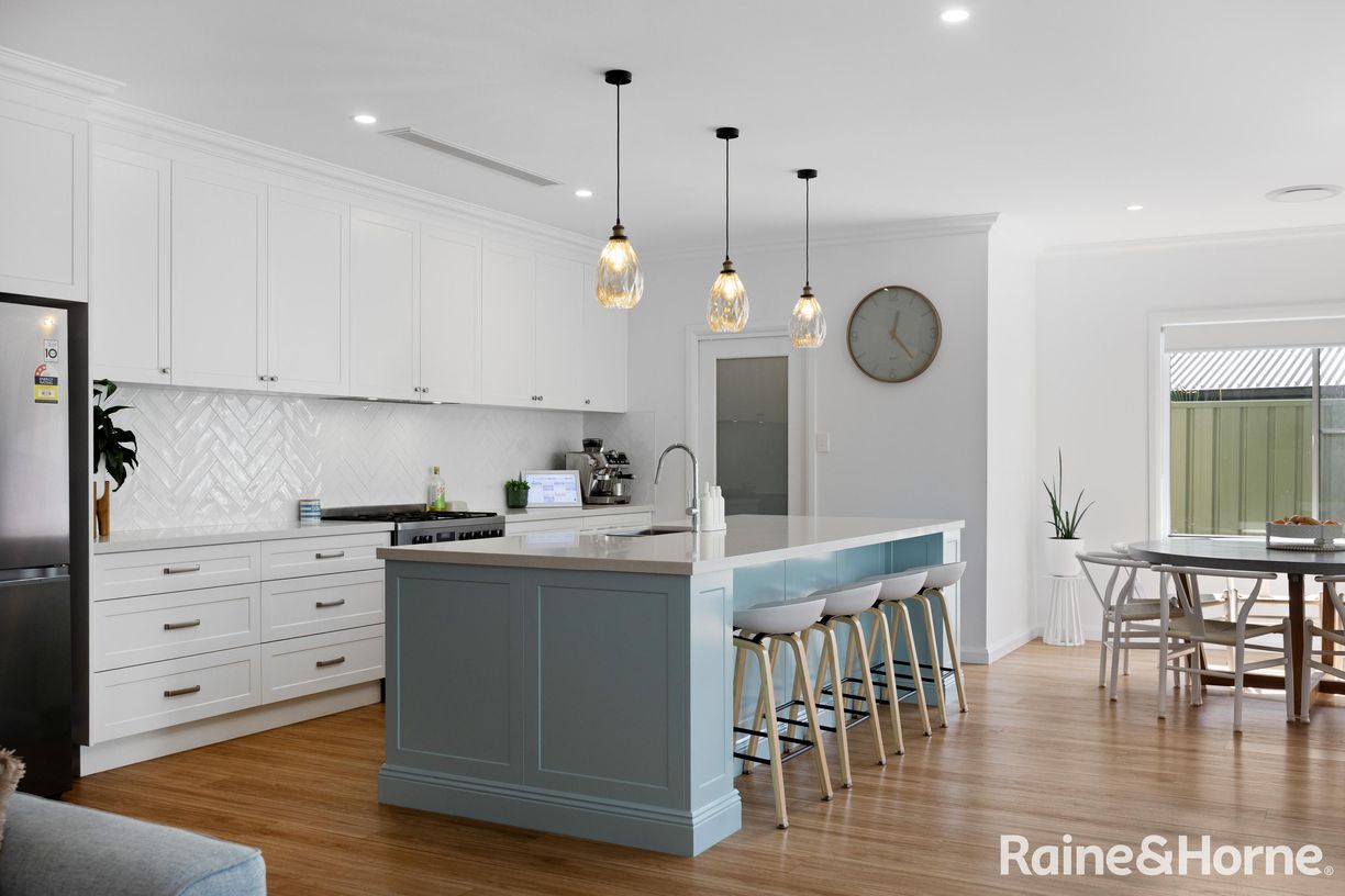114 & 114A Seaspray Street — photo 7 of 26