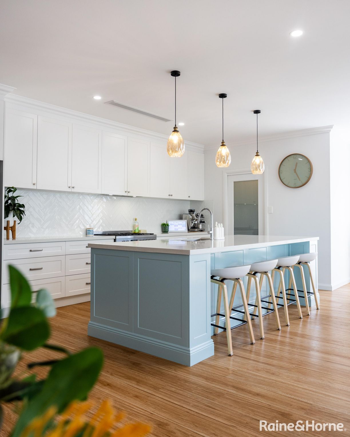 114 & 114A Seaspray Street — photo 6 of 26