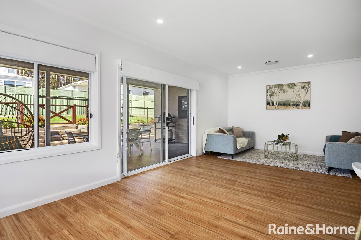 114 & 114A Seaspray Street — photo 10 of 26
