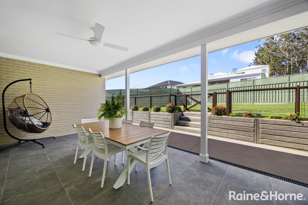 114 & 114A Seaspray Street — photo 11 of 26