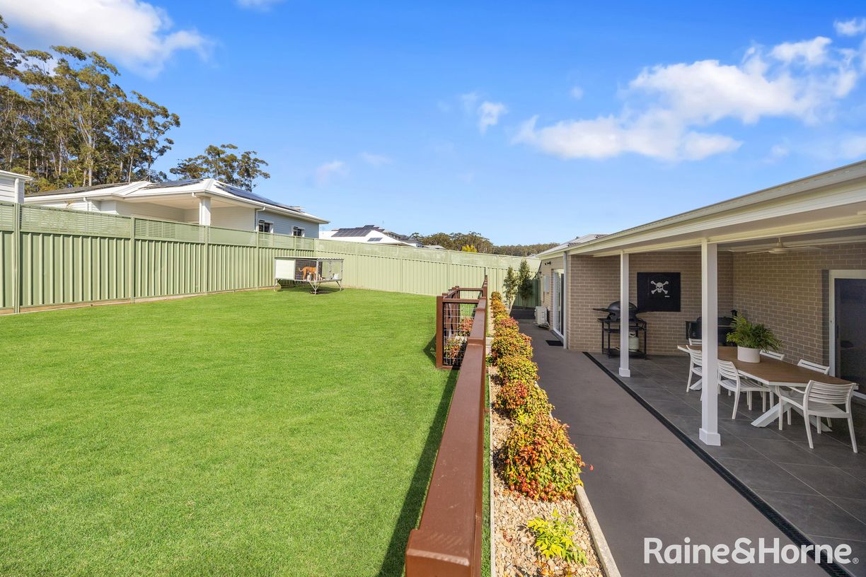 114 & 114A Seaspray Street — photo 23 of 26