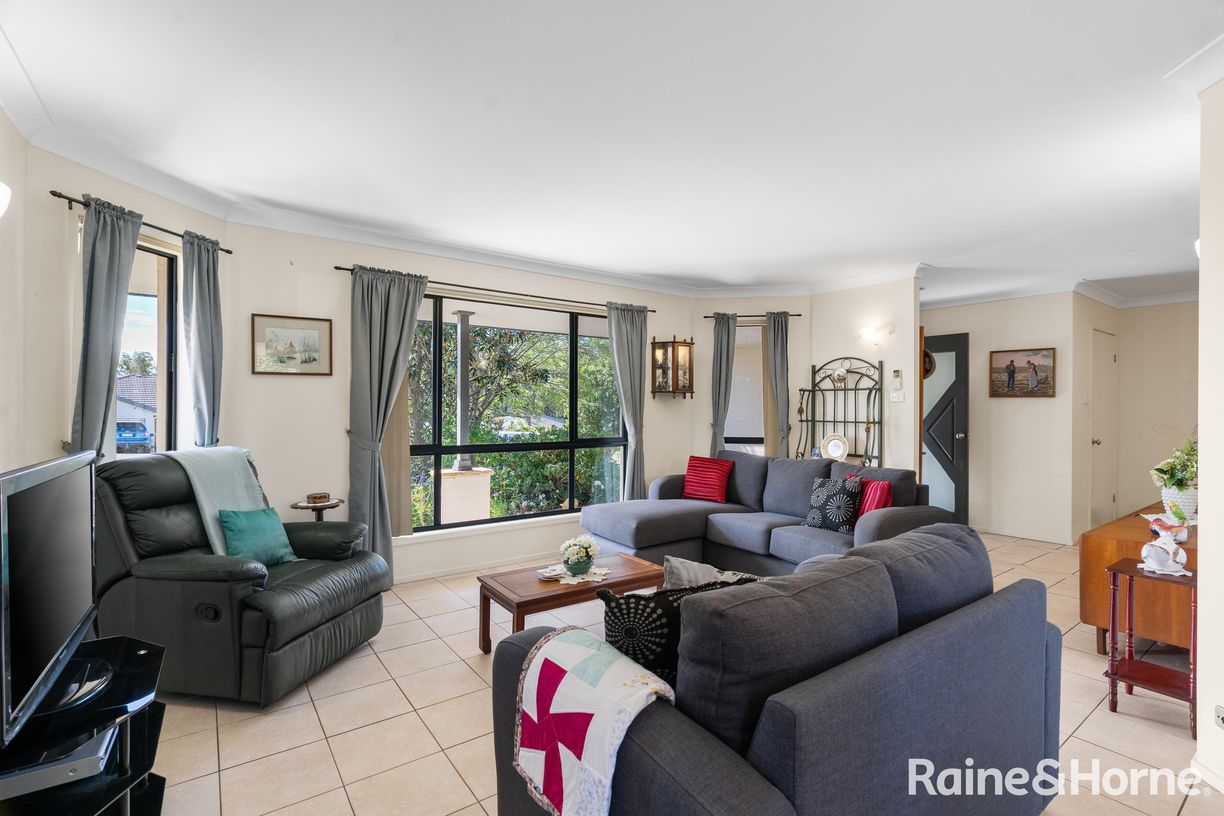 19 Royal Mantle Drive — photo 3 of 15