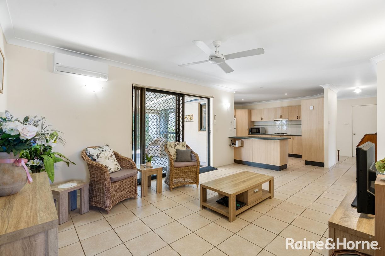 19 Royal Mantle Drive — photo 4 of 15