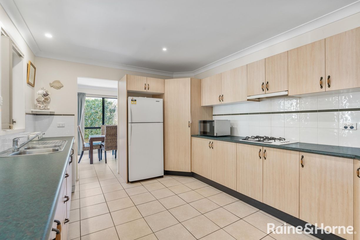 19 Royal Mantle Drive — photo 5 of 15
