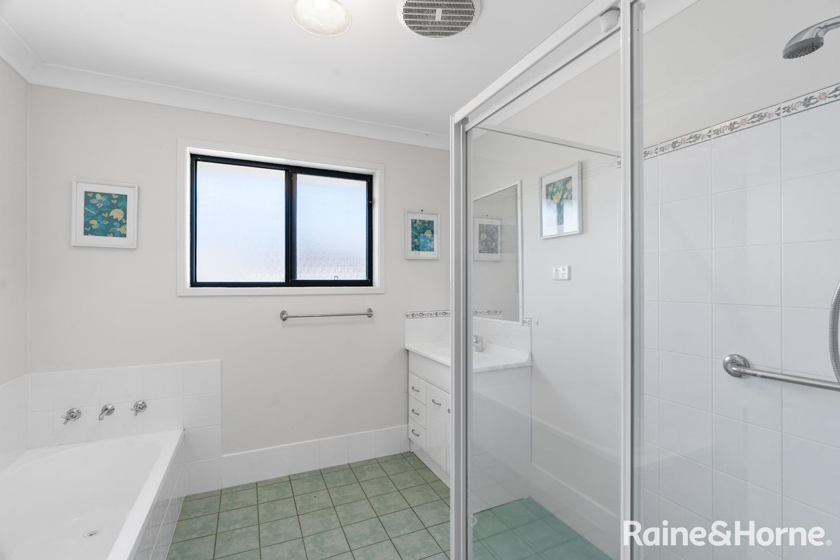 19 Royal Mantle Drive — photo 11 of 15