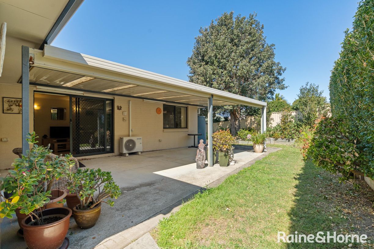 19 Royal Mantle Drive — photo 12 of 15