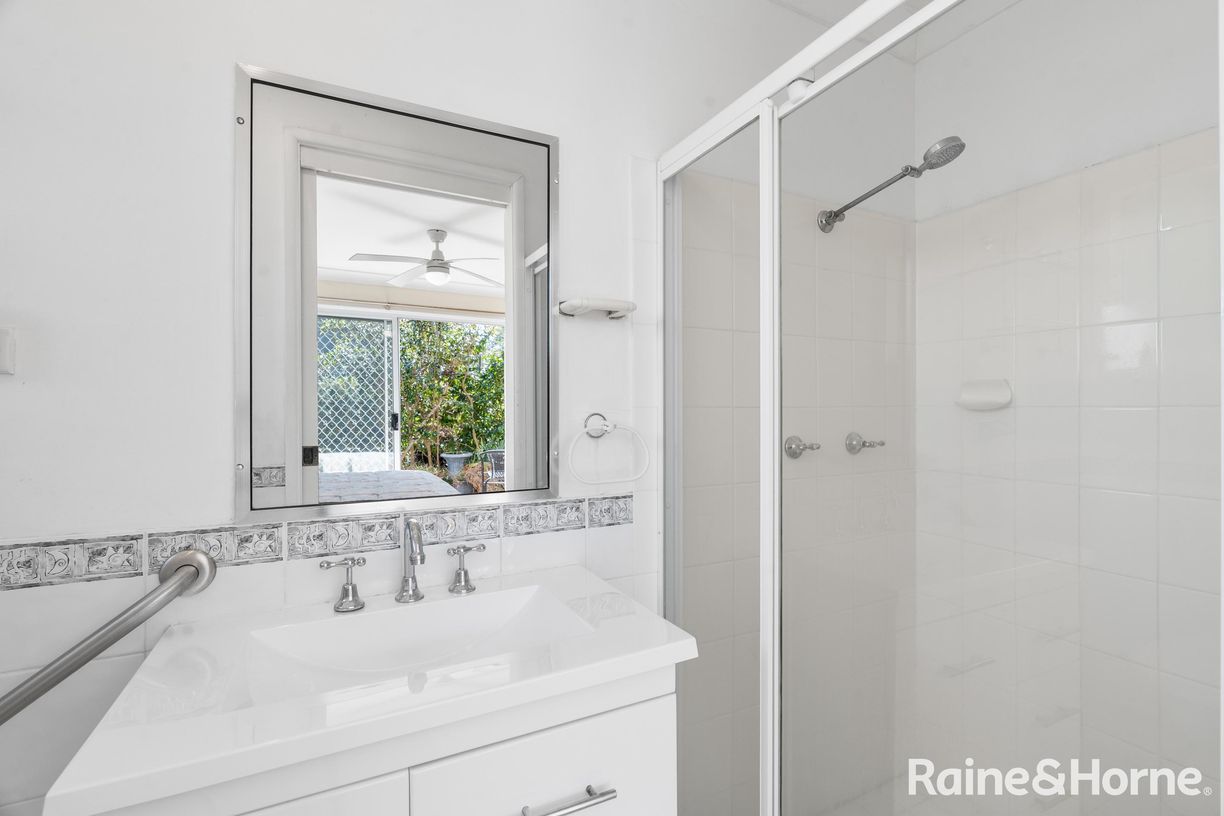 29 Rennies Beach Close — photo 15 of 22
