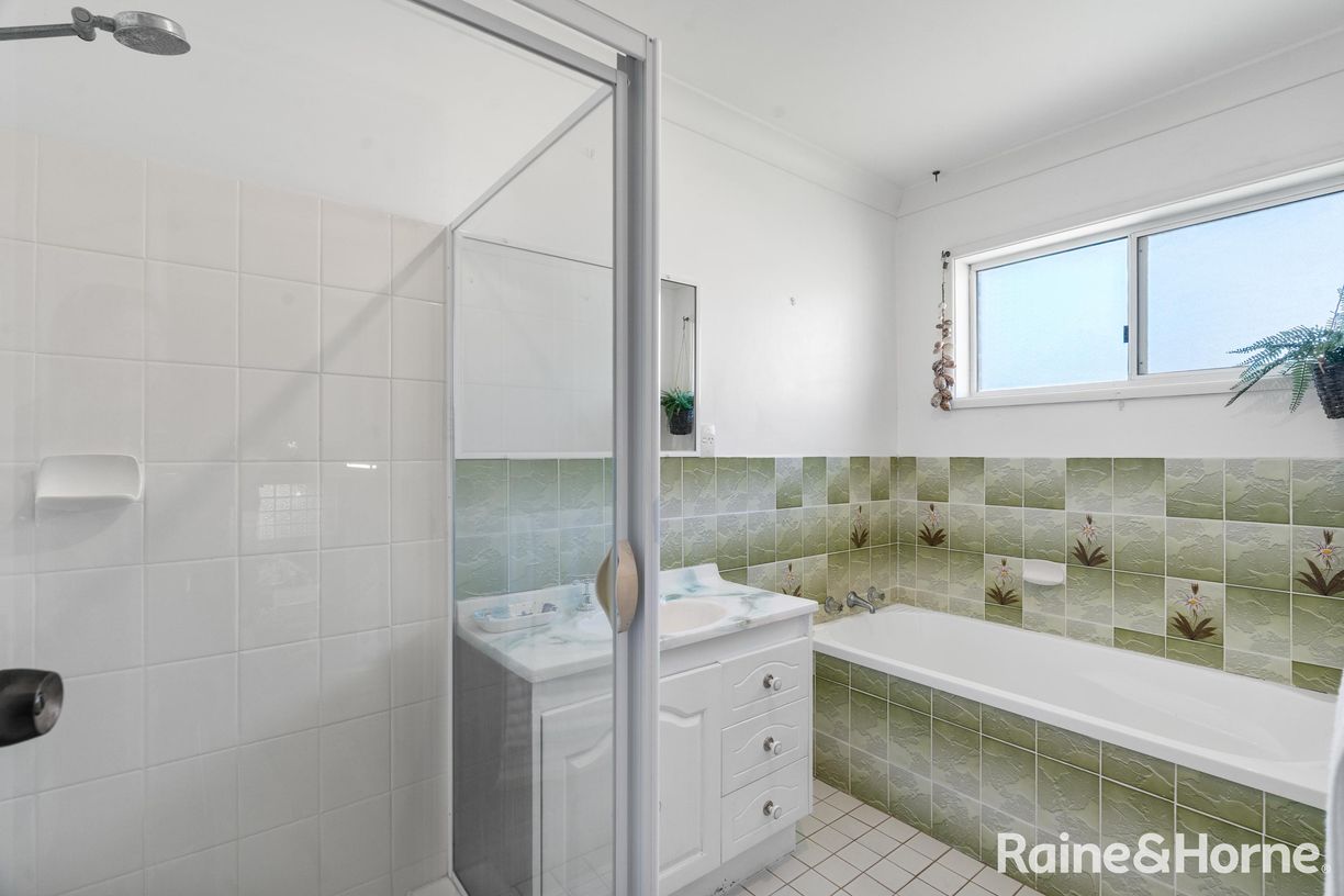 29 Rennies Beach Close — photo 12 of 22