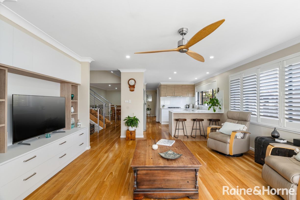 13 Royal Mantle Drive — photo 2 of 27