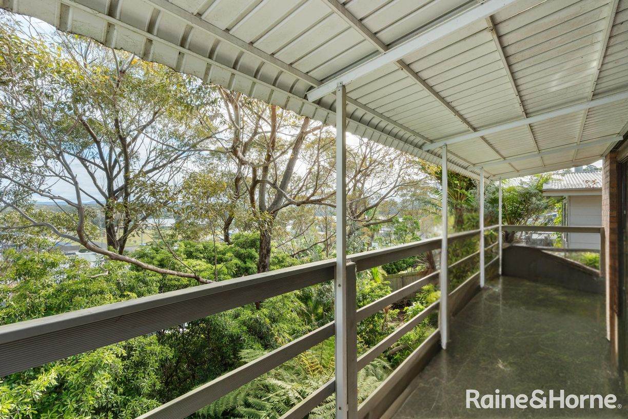 128 Canberra Crescent — photo 12 of 21