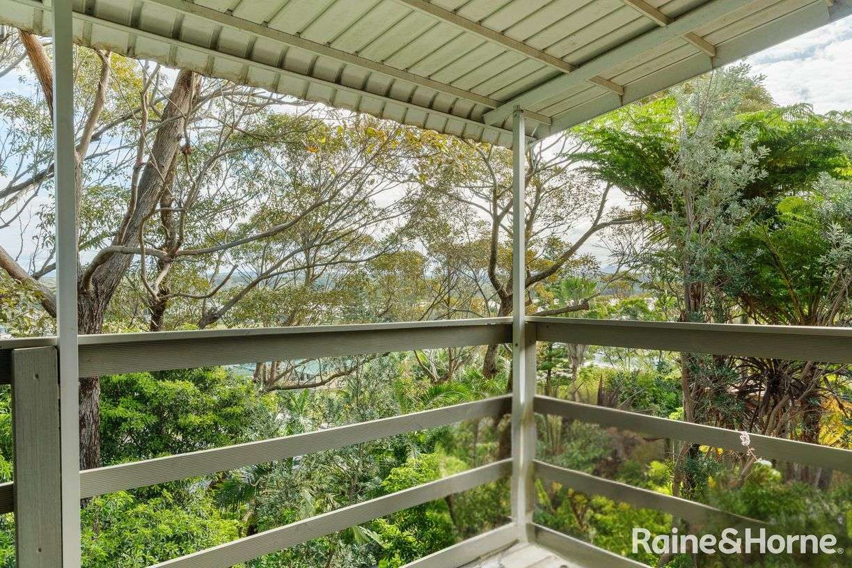 128 Canberra Crescent — photo 13 of 21