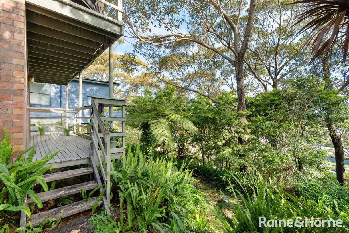 128 Canberra Crescent — photo 14 of 21