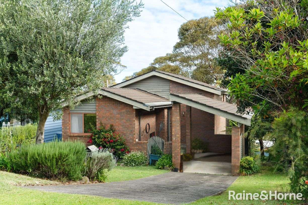 128 Canberra Crescent — photo 15 of 21
