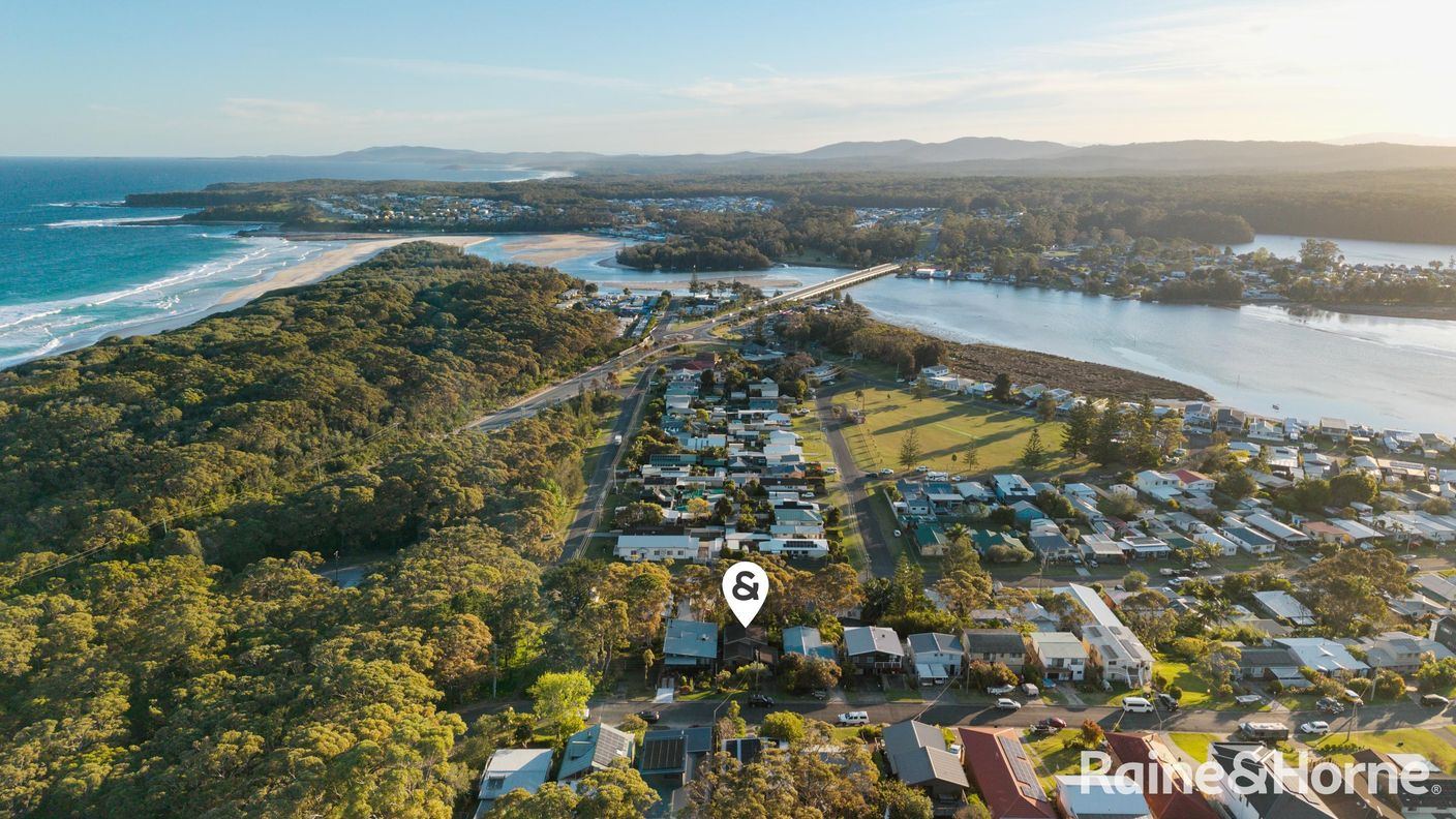 128 Canberra Crescent — photo 18 of 21