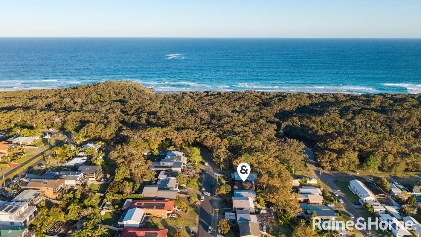 128 Canberra Crescent — photo 19 of 21