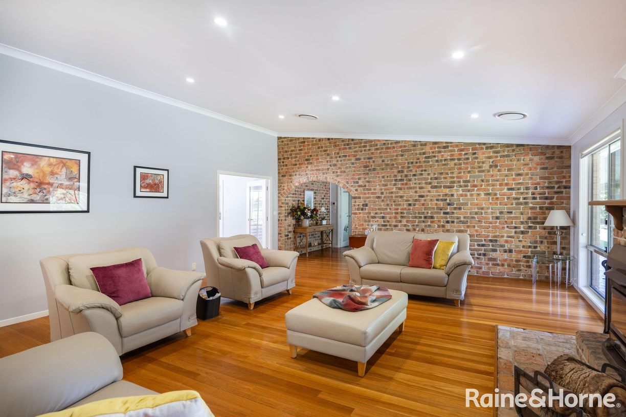 4 Greenview Close — photo 14 of 30
