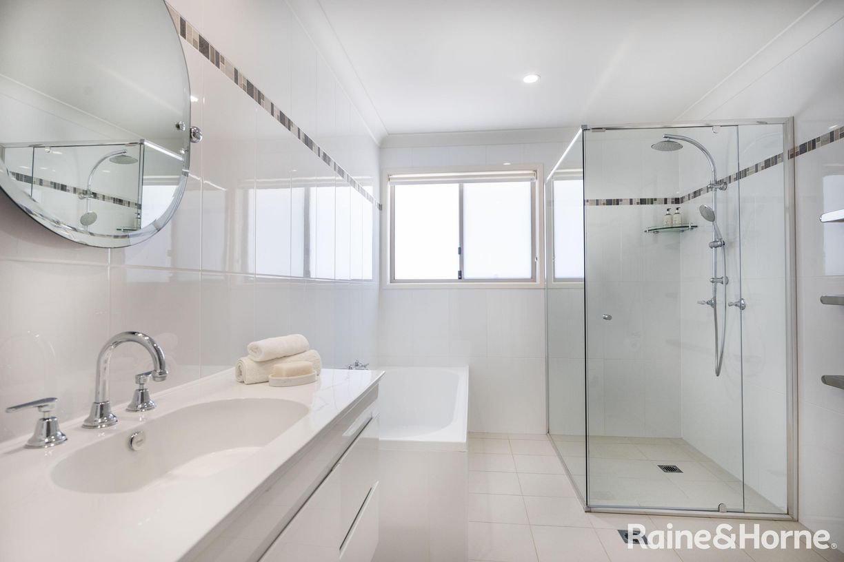 4 Greenview Close — photo 10 of 30