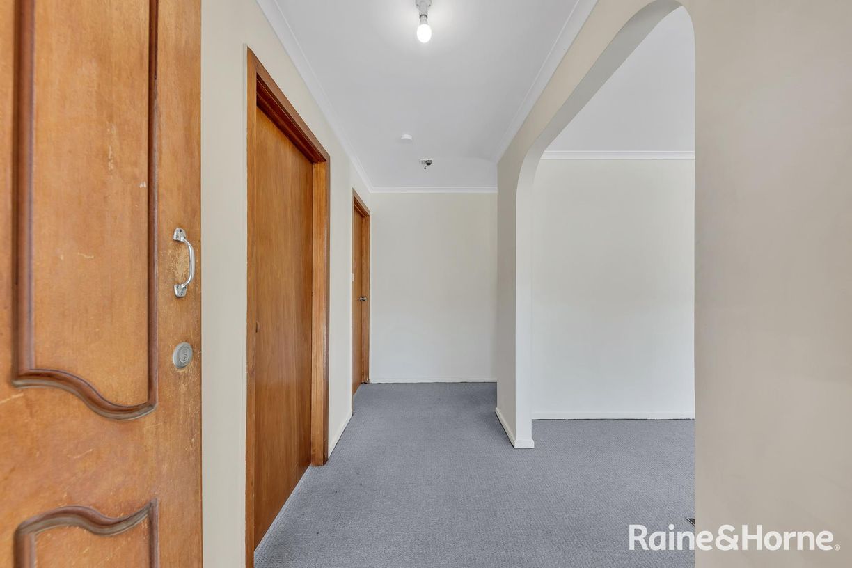 Unit A & Unit B/9 Farrant Court — photo 3 of 28