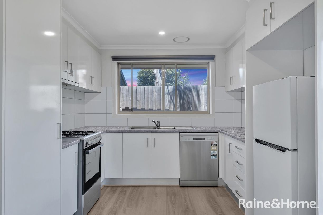 Unit A & Unit B/9 Farrant Court — photo 20 of 28