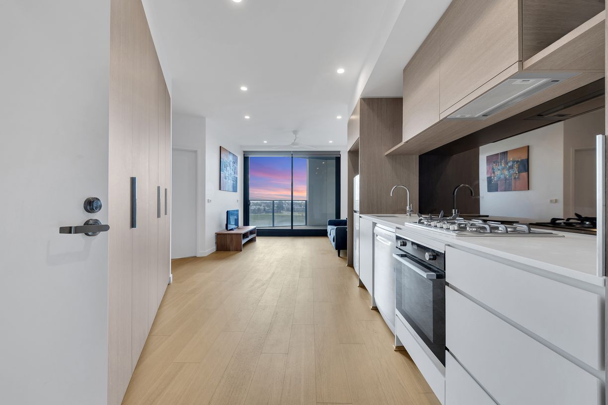 504/30 Clark Street — photo 3 of 17