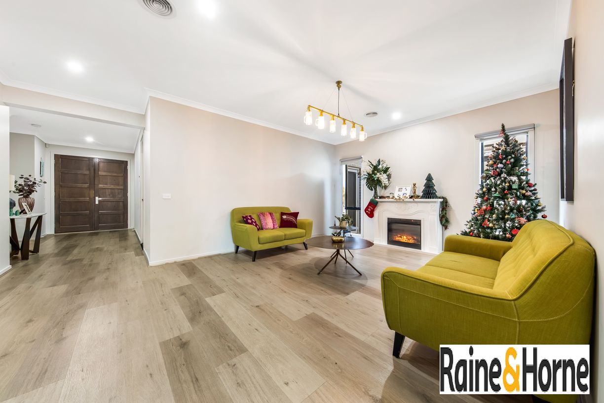 7 Sasha Crescent — photo 4 of 26
