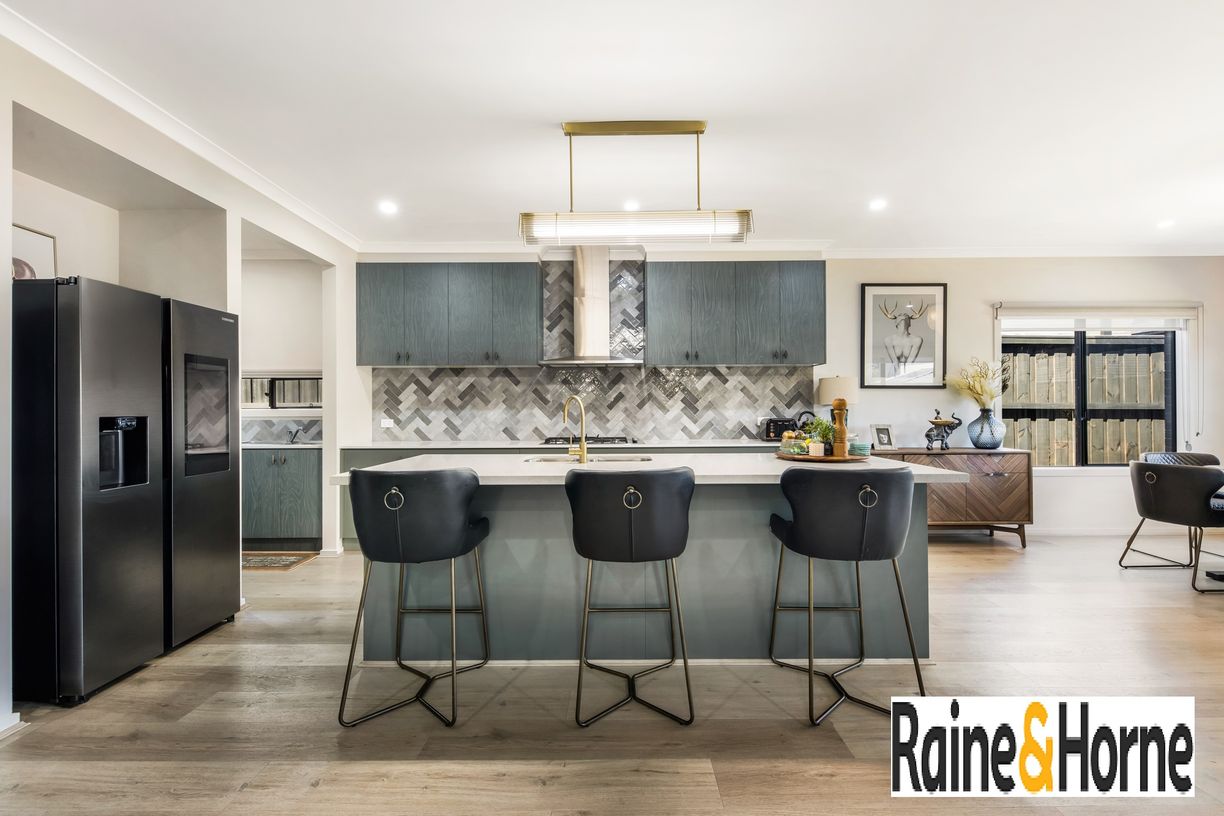 7 Sasha Crescent — photo 7 of 26